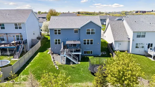 9091 River Rock DR N, Chanhassen, MN 55317