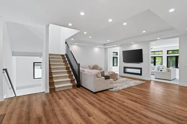 5717 W 68th ST, Edina, MN 55439