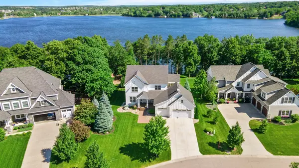2522 Woods DR, Victoria, MN 55386