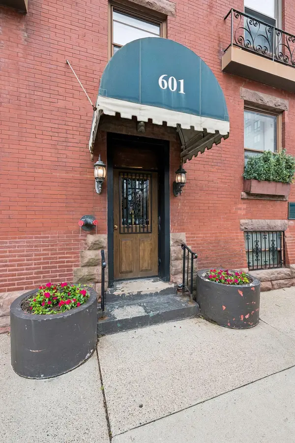 601 S 9th ST #1, Minneapolis, MN 55404