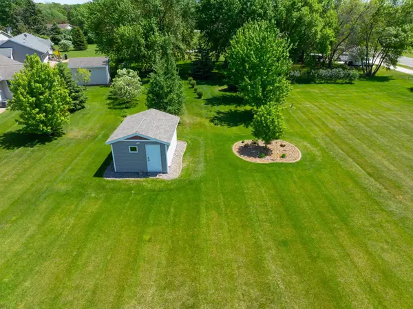 614 Dewberry LN, Alexandria, MN 56308