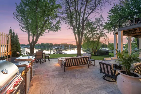 511 N Shore DR, Waverly, MN 55390