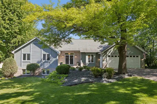 1807 Timberline TRL, Minnetonka, MN 55305