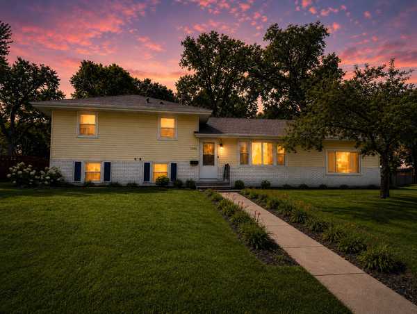 7700 Sierra Pkwy, Brooklyn Park, MN 55444