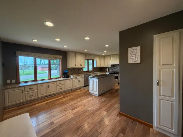 306 S Fairview DR, Luverne, MN 56156