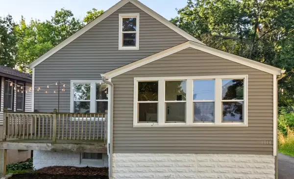 1844 E Shore DR, Maplewood, MN 55109