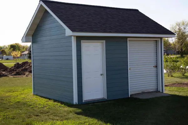 731 St James CIR, Litchfield, MN 55355