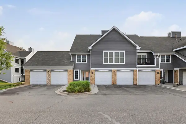 6048 Chasewood Pkwy #1, Minnetonka, MN 55343