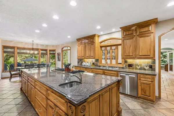 23 Scotch Pine CIR, North Oaks, MN 55127
