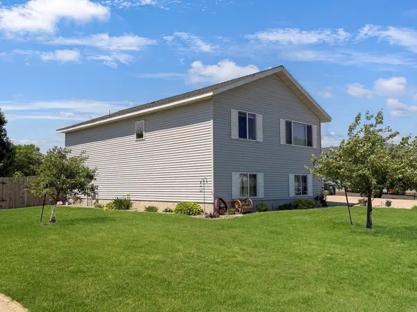 501 Darlene DR, Marshall, MN 56258