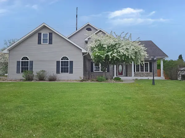 5928 Pintail LN, White Bear Lake, MN 55110