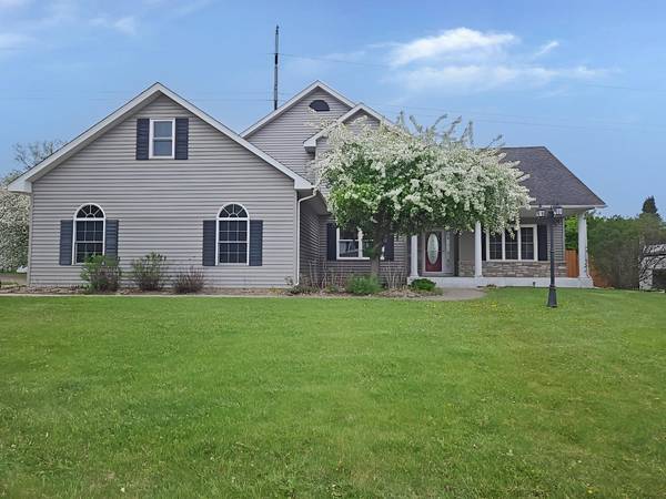 5928 Pintail LN, White Bear Lake, MN 55110
