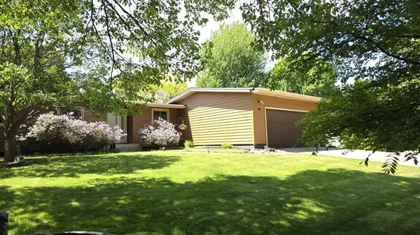 8009 Edgewood AVE N, Brooklyn Park, MN 55445