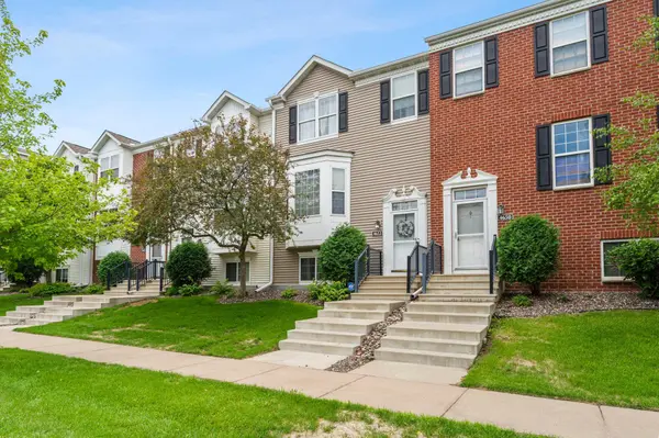 4652 Woodland AVE, Shakopee, MN 55379