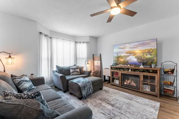 4652 Woodland AVE, Shakopee, MN 55379