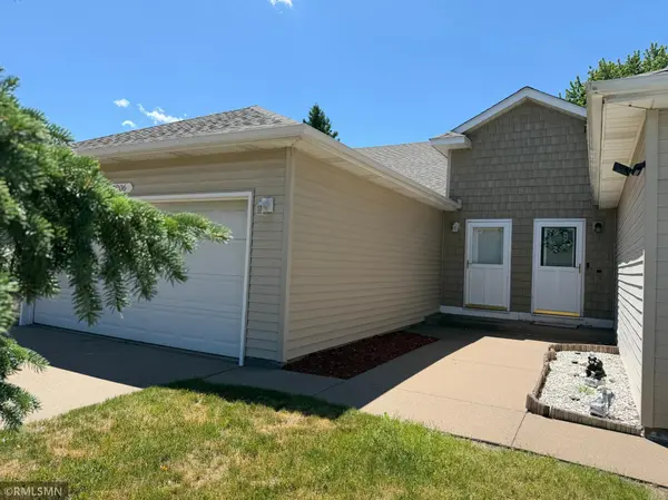 1906 Tuenge DR, Stillwater, MN 55082