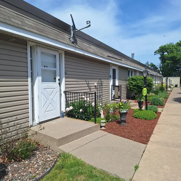 6081 Paris AVE N #B2, Stillwater, MN 55082