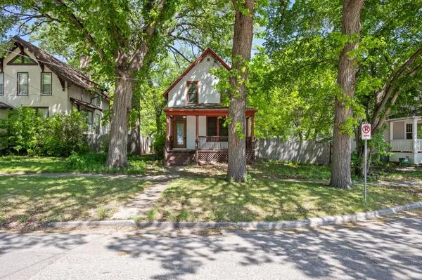 335 9th AVE S, Fargo, ND 58103