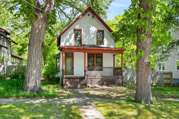 335 9th AVE S, Fargo, ND 58103