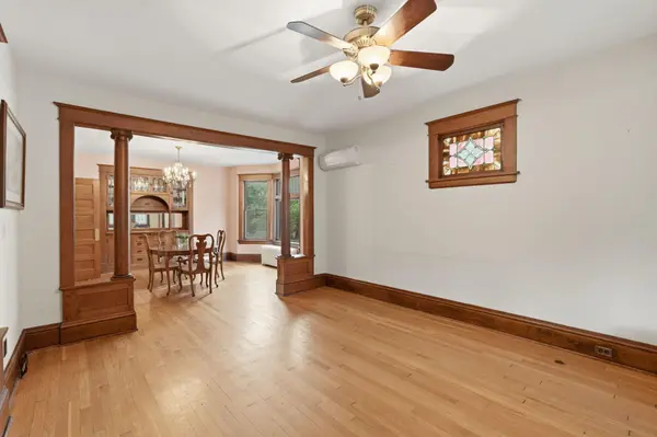2016 Laurel AVE, Saint Paul, MN 55104