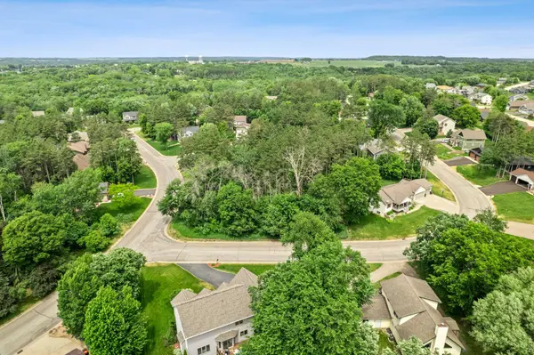 595 Hillside DR, Prescott, WI 54021