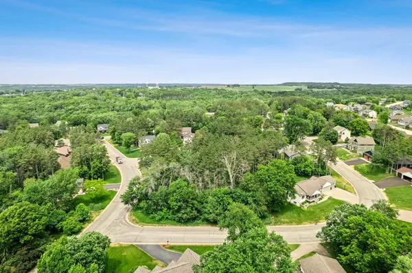 595 Hillside DR, Prescott, WI 54021
