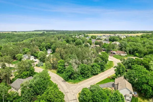 595 Hillside DR, Prescott, WI 54021