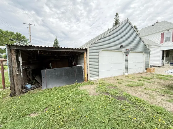 324 E Maple ST, Sacred Heart, MN 56285
