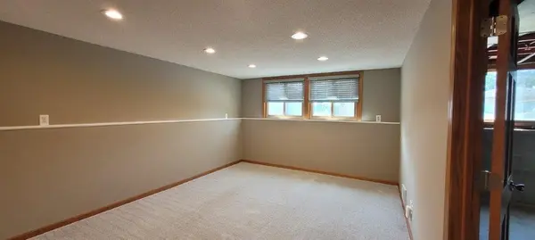8496 Harkness RD S, Cottage Grove, MN 55016
