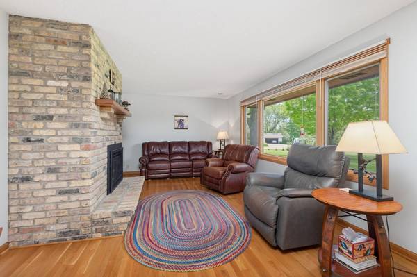 2260 Old Post RD, Independence, MN 55359