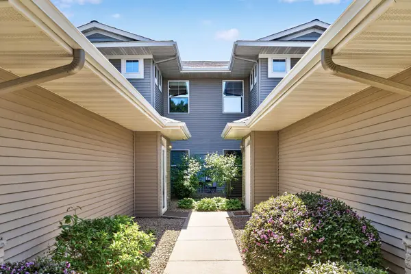 1171 Gallery LN, Chaska, MN 55318