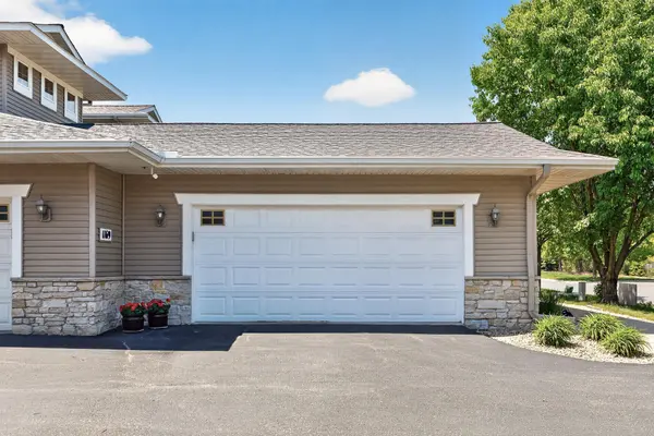 1171 Gallery LN, Chaska, MN 55318