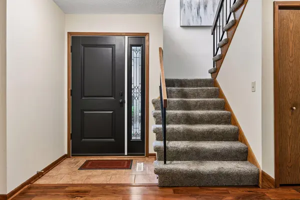 8823 Basswood RD, Eden Prairie, MN 55344