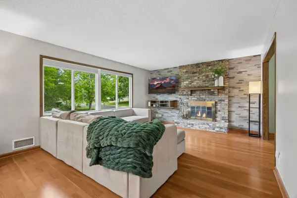 5900 Saint Johns AVE, Edina, MN 55424