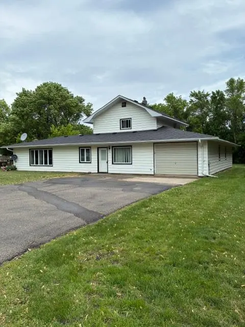 1121 W 6th ST, Graceville, MN 56240