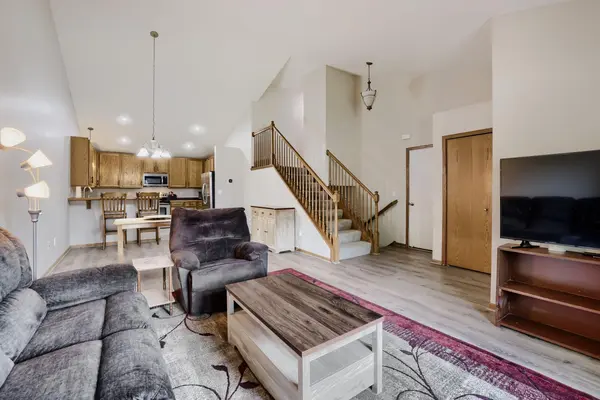 806 Boldt ST, Chaska, MN 55318
