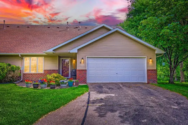 806 Boldt ST, Chaska, MN 55318