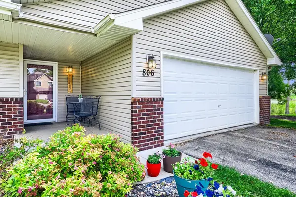 806 Boldt ST, Chaska, MN 55318