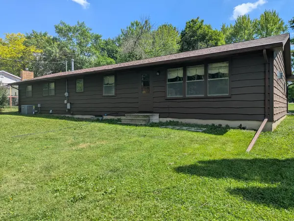 1005 Skylark LN, Albert Lea, MN 56007