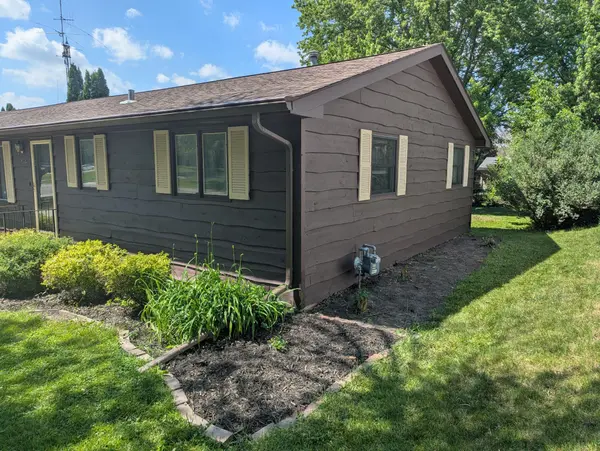 1005 Skylark LN, Albert Lea, MN 56007