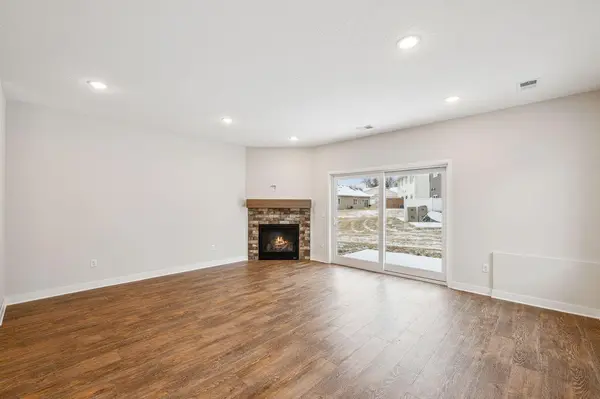 150 Morning DR, Mayer, MN 55360