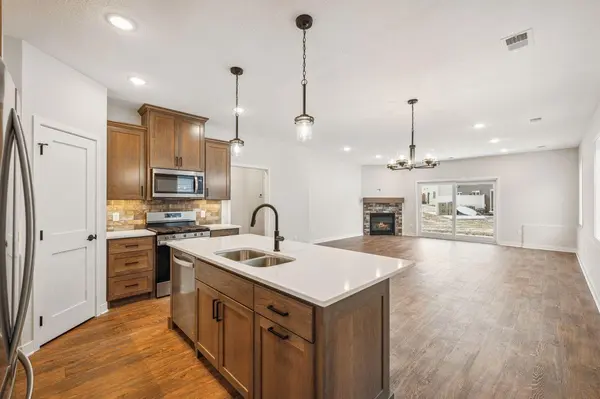 150 Morning DR, Mayer, MN 55360
