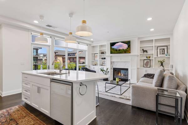 875 Lake ST N #315, Wayzata, MN 55391