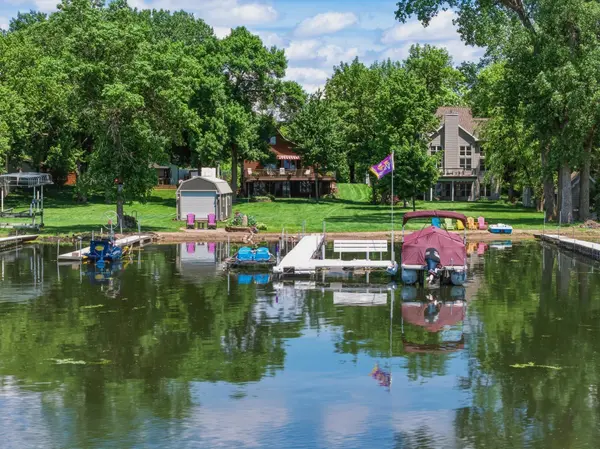 16740 Elmore TRL, Faribault, MN 55021
