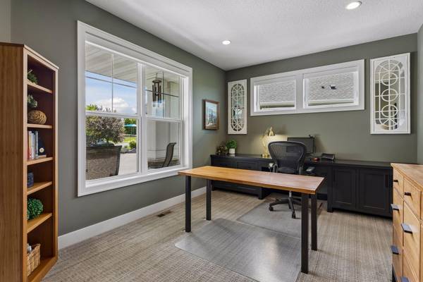 6135 Garland LN N, Plymouth, MN 55446