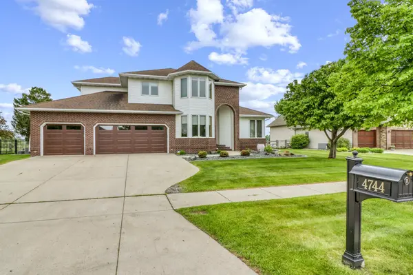 4744 Rose Creek Pkwy S, Fargo, ND 58104