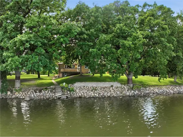 2121 Country Club DR NE, Willmar, MN 56201