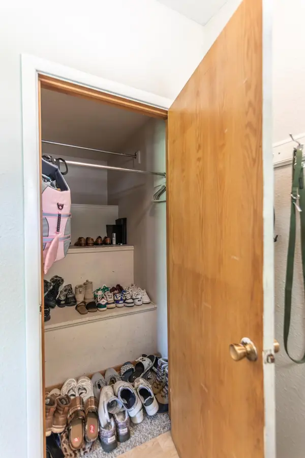 617 Cedar LN, Moorhead, MN 56560