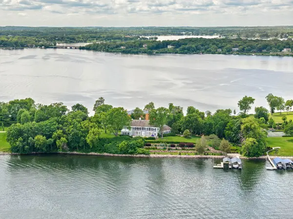 1480 Bracketts Point RD, Wayzata, MN 55391