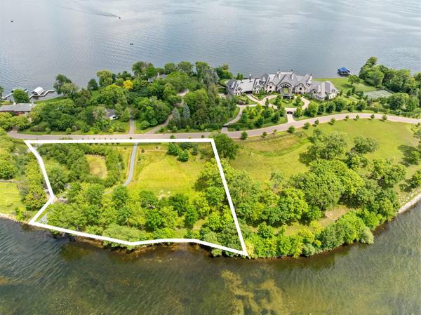 1365 Bracketts Point RD, Wayzata, MN 55391
